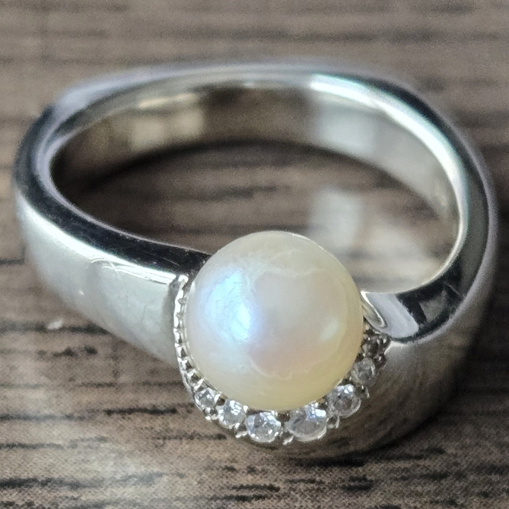 14k Gold Pearl And Diamond Ring